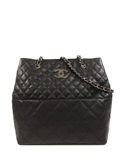 Pre-owned Chanel Cc-logo Quilted Shoulder Bag In Black