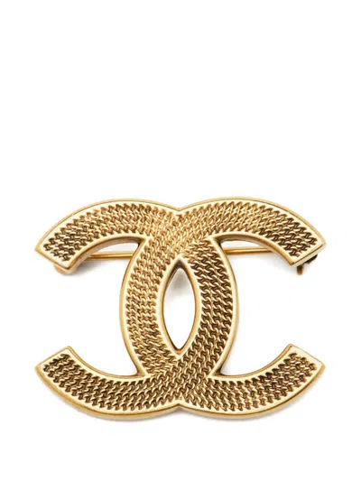 Pre-owned Chanel Cc-motif Textured Brooch In Gold
