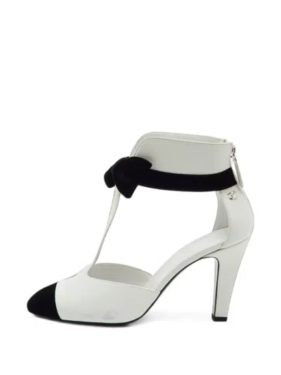 Pre-owned Chanel Cc-plaque Cap-toe Pumps In White