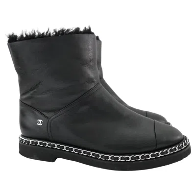 Pre-owned Chanel Chain Trim Leather Shearling Lined Ankle Boots In Black