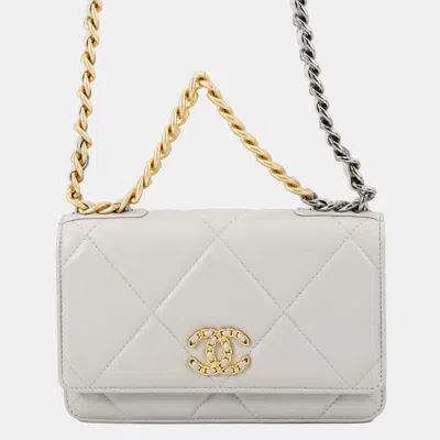 Pre-owned Chanel Chain Wallet With Coco Mark And Matelasse Pattern 19 Lambskin In Gray
