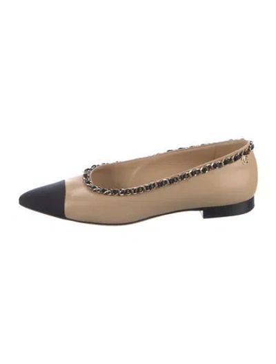 Pre-owned Chanel Chain-link Accent Leather Ballet Flats In Neutral
