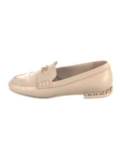 Pre-owned Chanel Chain-link Accent Leather Loafers In Neutral