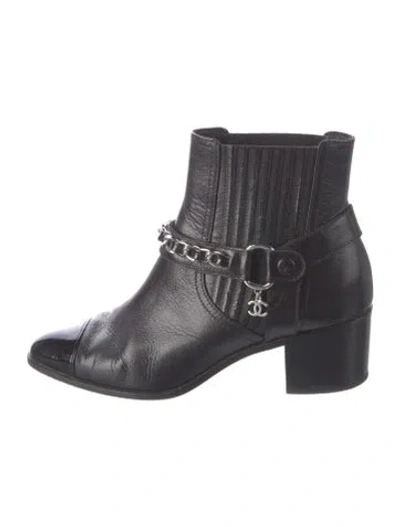 Pre-owned Chanel Chain-link Accent Leather Moto Boots In Black