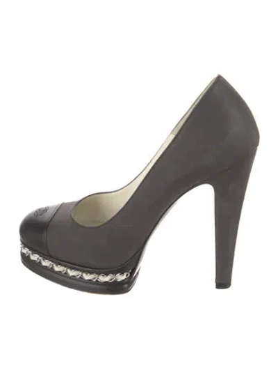 Pre-owned Chanel Chain-link Accent Leather Pumps In Black