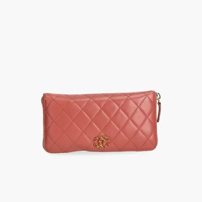 Pre-owned Chanel 19 Matelasse Long Wallet