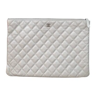 Pre-owned Chanel Silver Caviar Leather Clutch Bag