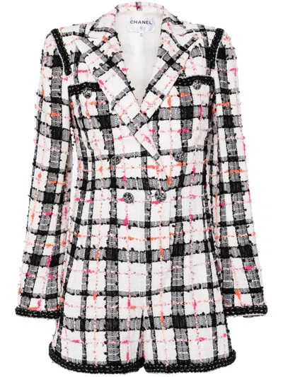 Pre-owned Chanel Checkered Double-breasted Bouclé Tweed Jacket In White