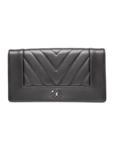 Pre-owned Chanel Chevron Mademoiselle Vintage Clutch In Grey
