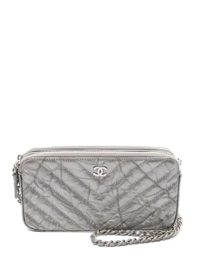 Pre-owned Chanel Chevron-quilted Chain Wallet In Silver