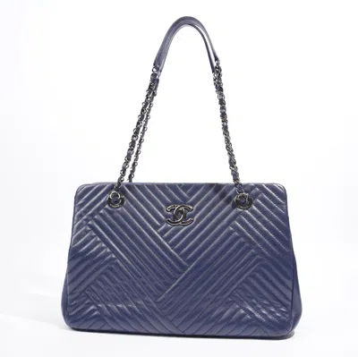 Pre-owned Chanel Chevron Tote Navy Lambskin Leather In Blue