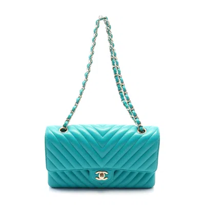 Pre-owned Chanel Chevron V-stitch Leather Shoulder Bag In Green