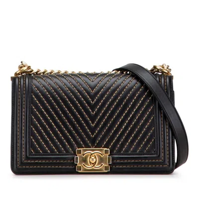 Pre-owned Chanel Chevron (v Stitch) Leather Shoulder Bag () In Black