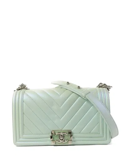 Chanel Chevron-quilted Shoulder Bag In Green