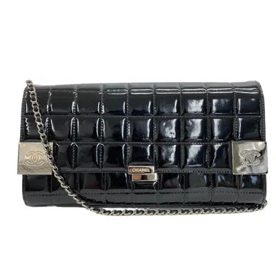 Pre-owned Chanel Chocolate Bar Patent Leather Shoulder Bag () In Black