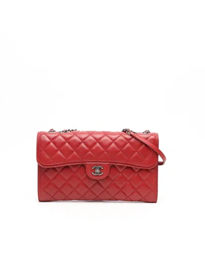 Pre-owned Chanel Citizen Zip Flap Bag In Red