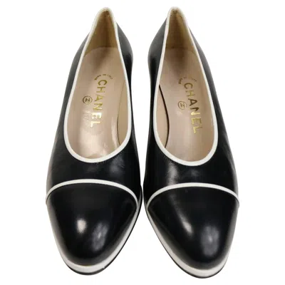 Pre-owned Chanel Classic Black Calfskin/white Piped Trim Pumps