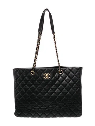 Pre-owned Chanel Classic Cc Shopping Tote In Black