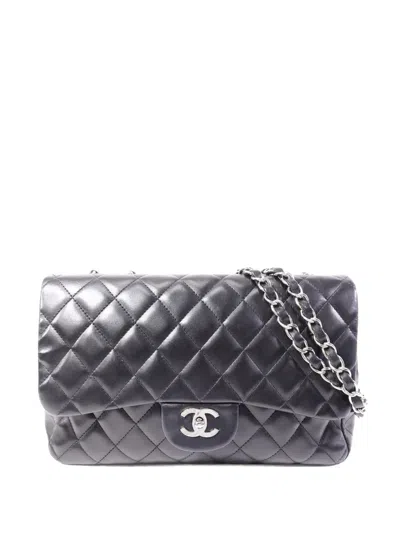 Pre-owned Chanel Classic Flap Diamond-quilting Shoulder Bag In Black