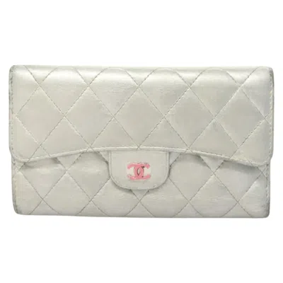 Pre-owned Chanel Classic Flap Leather Wallet () In Silver