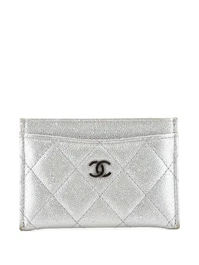 Pre-owned Chanel Classic Quilted Iridescent Caviar Card Holder In Silver