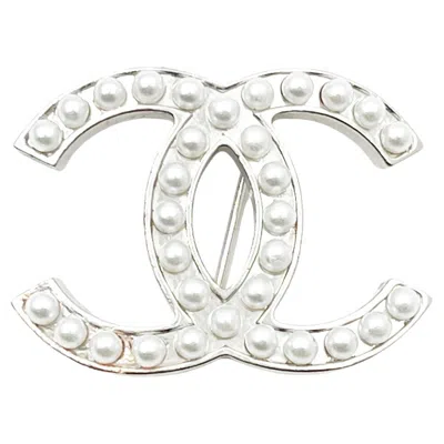 Pre-owned Chanel Classic Silver Cc Pearl Brooch In Multi