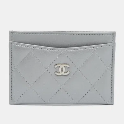 Pre-owned Chanel Classic Silver Quilted Leather Card Holder