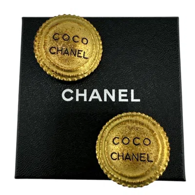 Pre-owned Chanel Clip Earrings () In Gold
