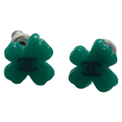 Pre-owned Chanel Clover Motif Earrings Plastic Metal In Green