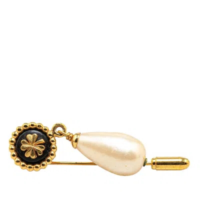 Pre-owned Chanel Clover Motif Faux Pearl Brooch Gold Plated