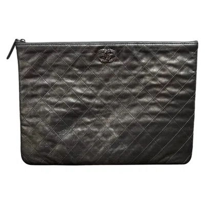 Pre-owned Chanel Clutch Flower Cc Grigia Borsa A Mano In Black