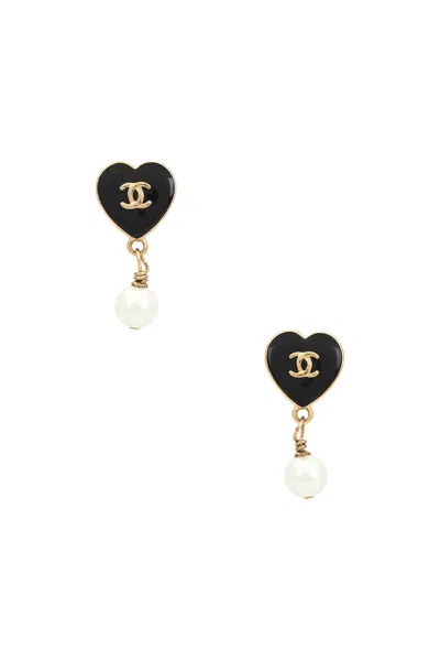 Pre-owned Chanel Coco Heart Pearl Clip-on Earrings In Gold
