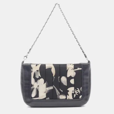 Pre-owned Chanel Coco Mark In Black
