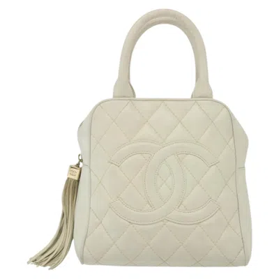 Pre-owned Chanel Coco Mark Leather Handbag () In White