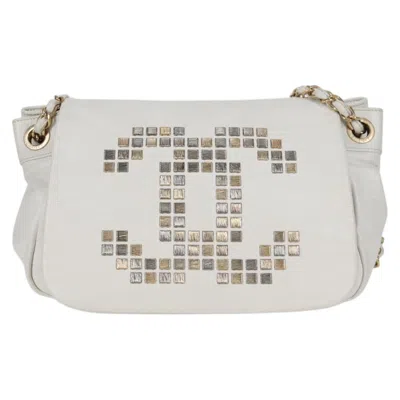 Pre-owned Chanel Coco Mark Leather Shoulder Bag () In White