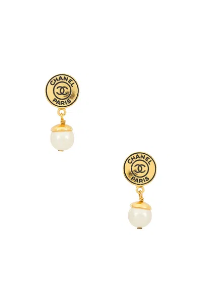 Pre-owned Chanel Coco Mark Pearl Earrings In Gold