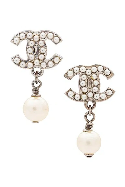 Pre-owned Chanel Coco Mark Pearl Earrings In Silver