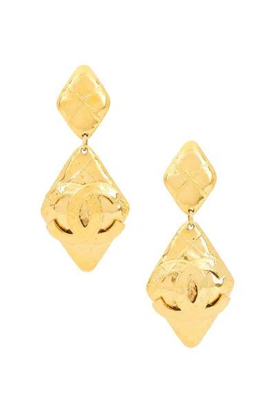 Pre-owned Chanel Coco Mark Quilted Earrings In Gold