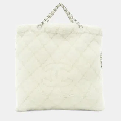 Pre-owned Chanel Coco Neige White Quilted Shearling Silver Tone Metal Backpack Bag