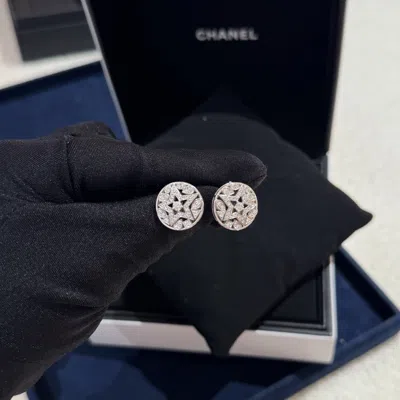 Pre-owned Chanel Comet 18k White Gold And Diamond Earrings