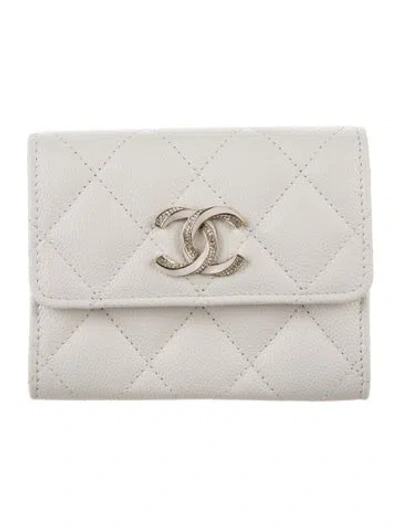 Pre-owned Chanel Compact Interlocking Cc Logo Wallet In White