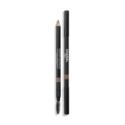 Chanel Crayon Sourcils Sculpting Eyebrow Pencil In White
