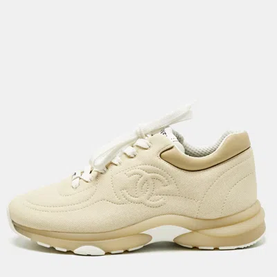 Pre-owned Chanel Cream Canvas Cc Low Top Sneakers Size 39 In White