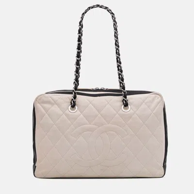 Pre-owned Chanel Cream Cc Quilted Lambskin Zip Shoulder Bag In White