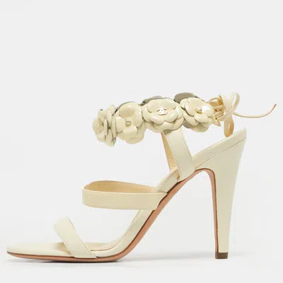 Pre-owned Chanel Cream Leather And Patent Leather Camellia Ankle Tie Sandals Size 36.5 In White
