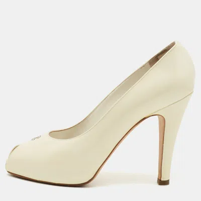 Pre-owned Chanel Cream Patent Leather Cc Peep Toe Pumps Size 39.5