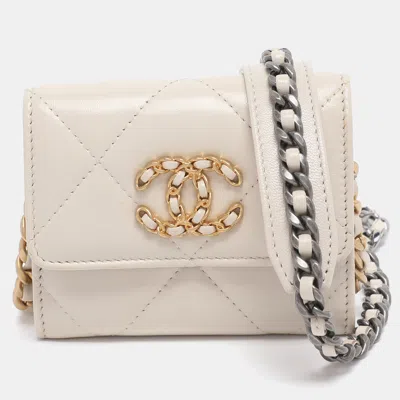 Pre-owned Chanel Cream Quilted Leather 19 Compact Wallet On Chain In White