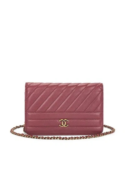 Pre-owned Chanel Cross The Line Wallet On Chain In Red