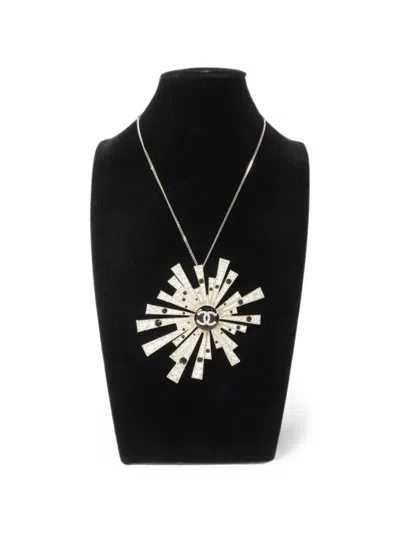 Pre-owned Chanel Crystal Cc Necklace In Silver