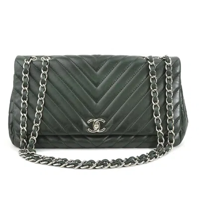 Pre-owned Chanel Dark Green Leather Shoulder Bag ()